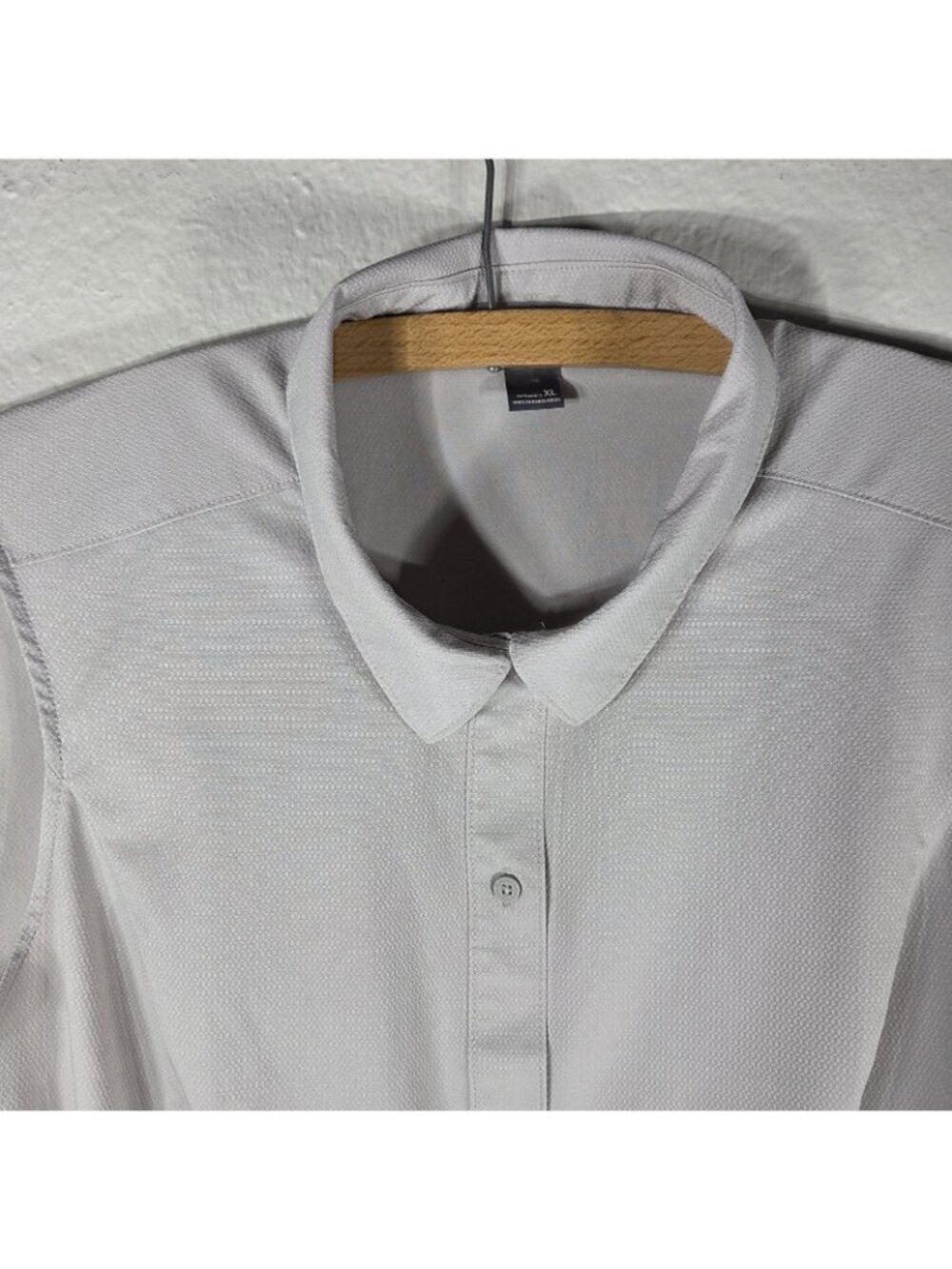 Eddie Bauer Womens Size XL Sleeveless Tech Shirt Beige Button Front Collared - Picture 5 of 15
